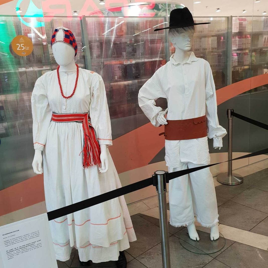 Qlandia, narodne noše, lutka v narodni noši, oblačila, izložbena lutka
