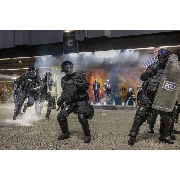 covid-19, policija, trgovina, maxi, lutke