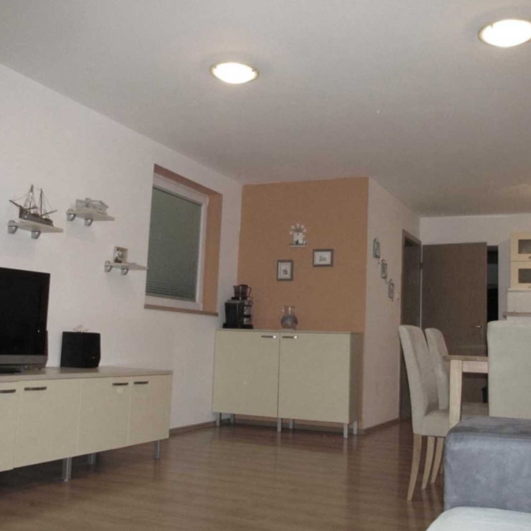 Old green house apartment / Krka waterfalls